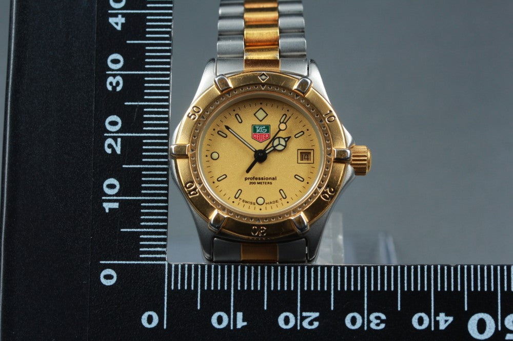 Near MINT TAG Heuer 2000 Series 964.008-2 Gold Quartz 27mm Ladies Watch