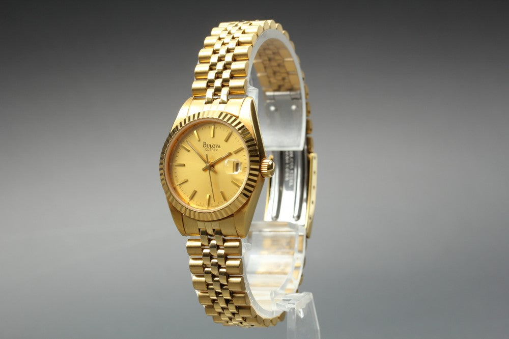 Near MINT Bulova Gold Quartz 25mm Ladies Watch 1993