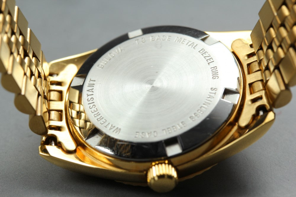 Near MINT Bulova Gold Quartz 25mm Ladies Watch 1993