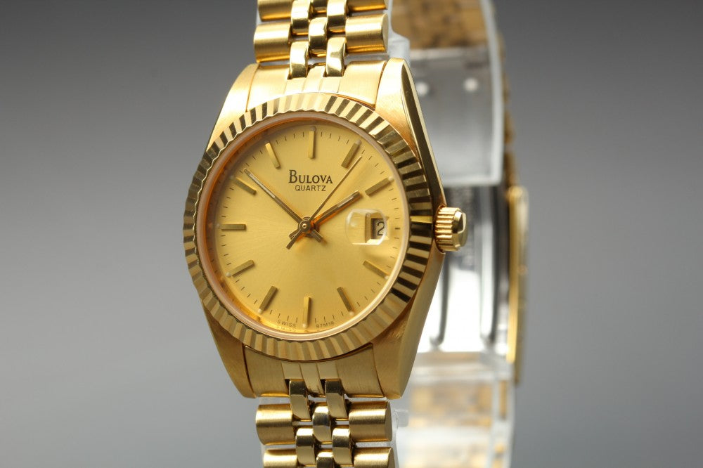Near MINT Bulova Gold Quartz 25mm Ladies Watch 1993