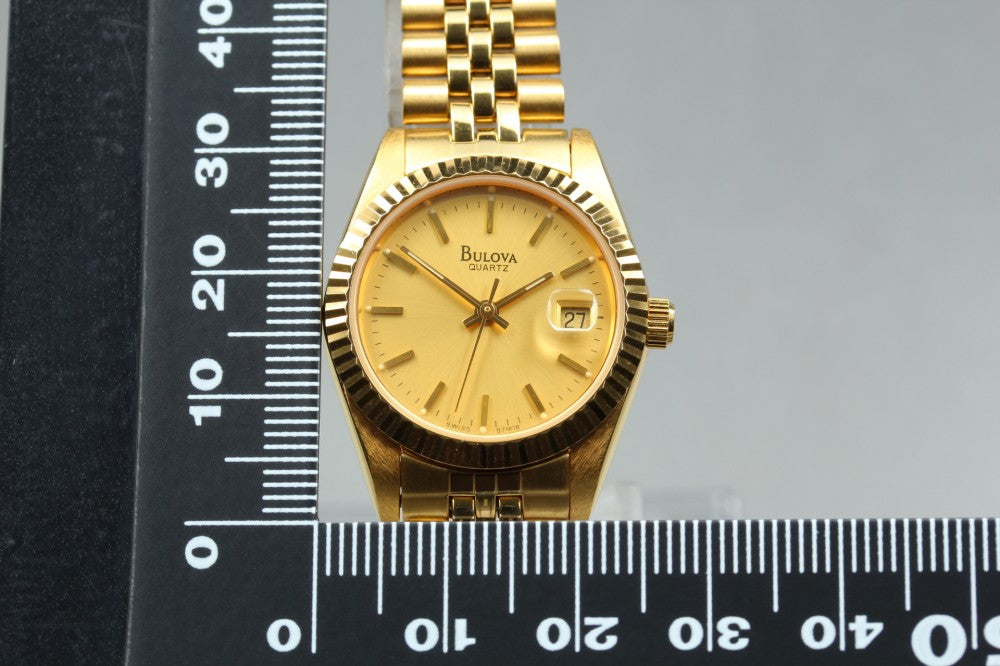 Near MINT Bulova Gold Quartz 25mm Ladies Watch 1993