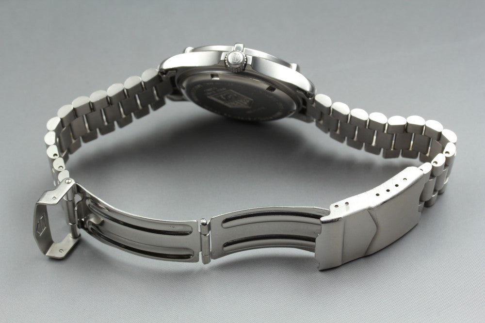 Near MINT TAG Heuer 2000 Series WE1211-R Grey Quartz 34mm Men's Watch