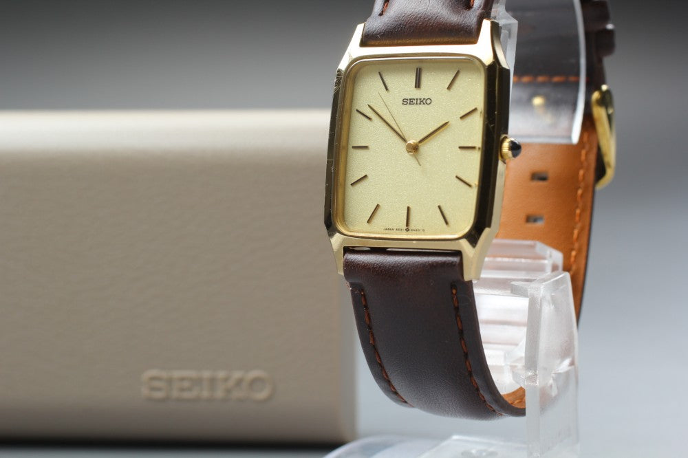 Near MINT SEIKO Chariot 5E31-5A50 Gold Quartz 26.5mm Men's Watch