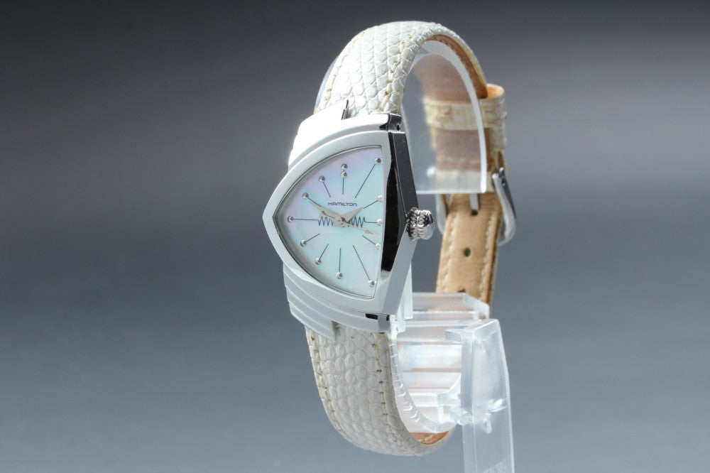 Near MINT HAMILTON Ventura H242111 White Mother of Pearl Quartz 24mm Ladies Watch