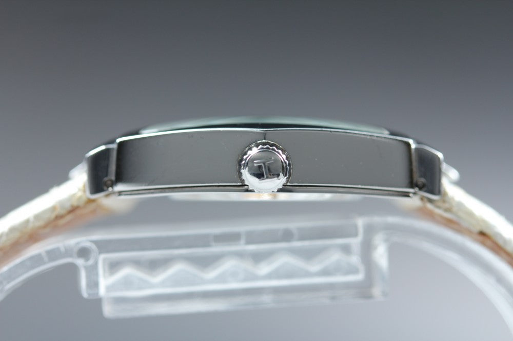 Near MINT HAMILTON Ventura H242111 White Mother of Pearl Quartz 24mm Ladies Watch