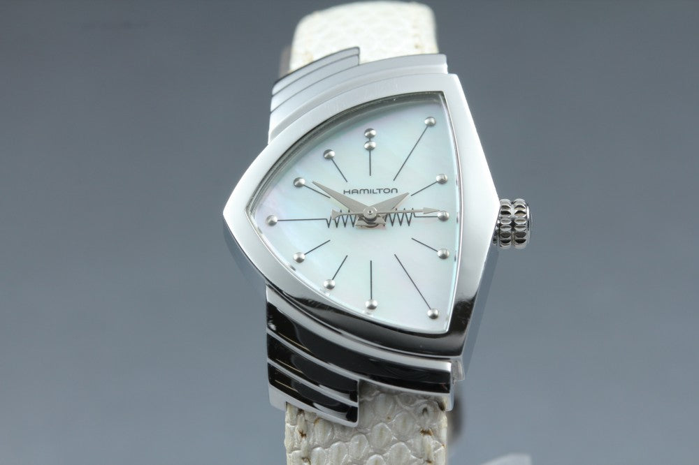Near MINT HAMILTON Ventura H242111 White Mother of Pearl Quartz 24mm Ladies Watch