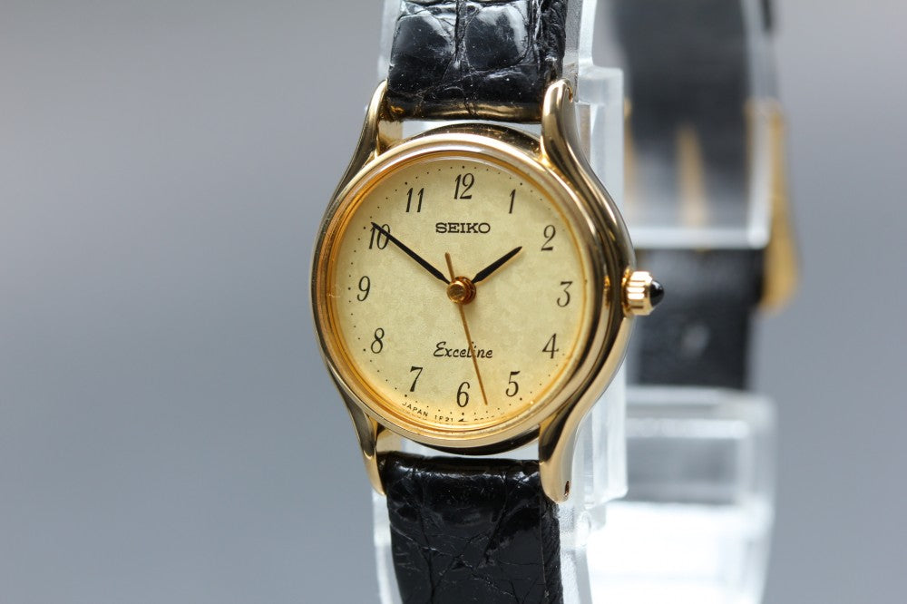 Near MINT SEIKO Exceline 1F21-0030 Gold Quartz 21mm Ladies Watch 1999