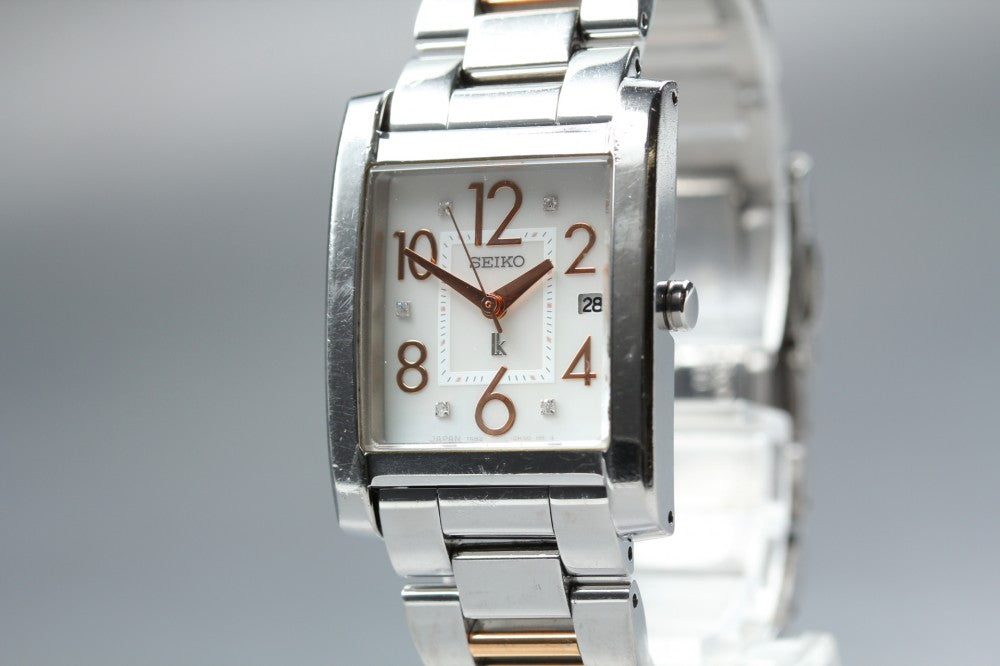 Near MINT SEIKO LUKIA 7N82-0DK0 Mother of Pearl Quartz 24mm Ladies Watch