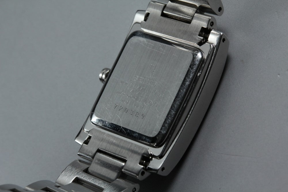 Near MINT SEIKO LUKIA 7N82-0DK0 Mother of Pearl Quartz 24mm Ladies Watch