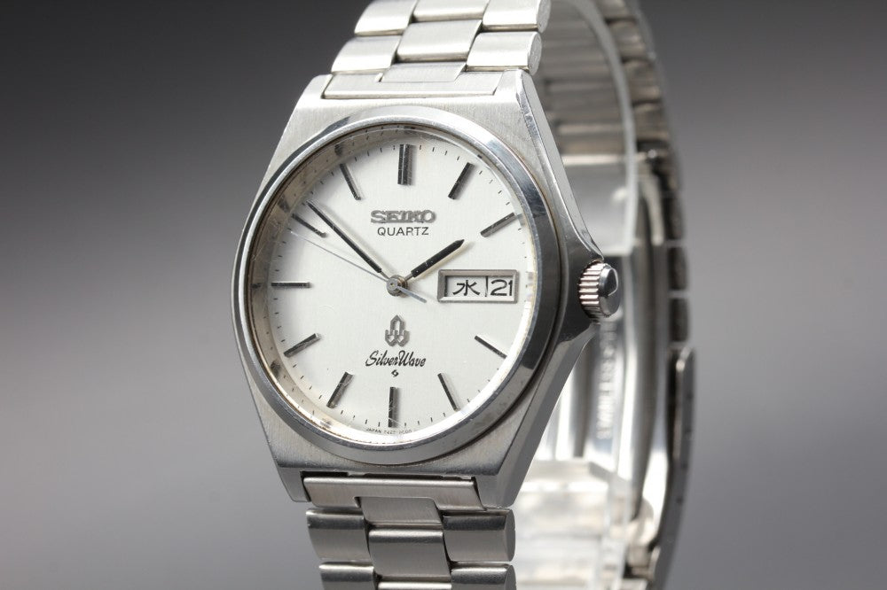 SEIKO Silver Wave 8229-8000 Silver Quartz 35.4mm Men's Watch 1982