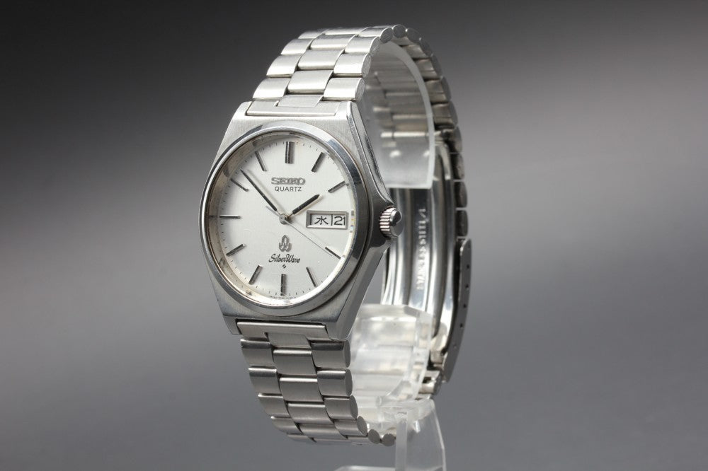 SEIKO Silver Wave 8229-8000 Silver Quartz 35.4mm Men's Watch 1982