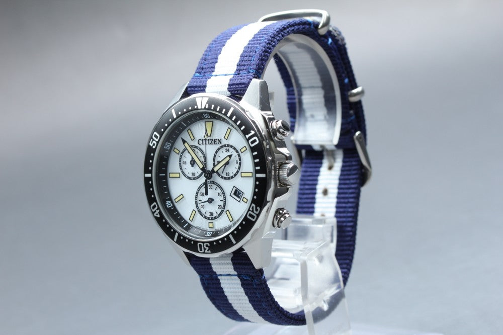 Near MINT CITIZEN Eco-Drive H500-002C602 White Solar Quartz 43mm Men's Watch