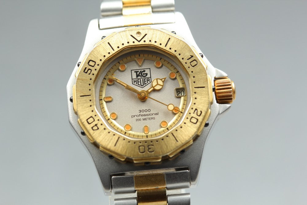 Near MINT TAG Heuer Professional 3000 934.208 Silver Quartz 30mm Ladies Watch