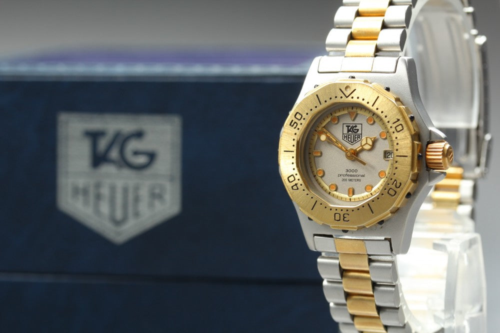 Near MINT TAG Heuer Professional 3000 934.208 Silver Quartz 30mm Ladies Watch