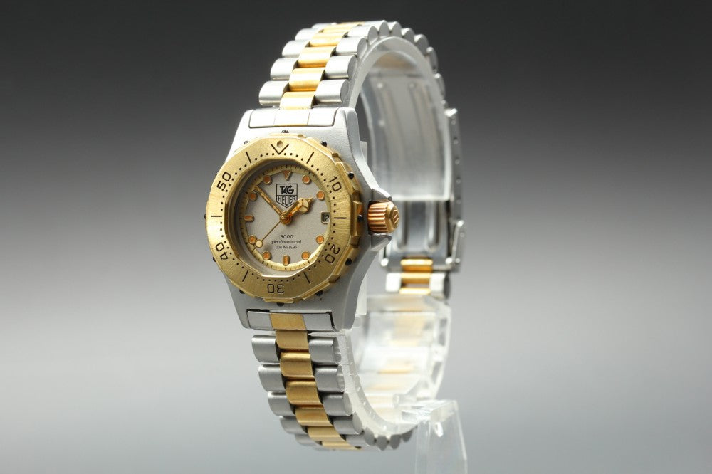 Near MINT TAG Heuer Professional 3000 934.208 Silver Quartz 30mm Ladies Watch