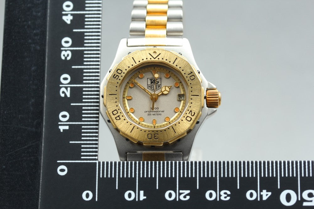 Near MINT TAG Heuer Professional 3000 934.208 Silver Quartz 30mm Ladies Watch