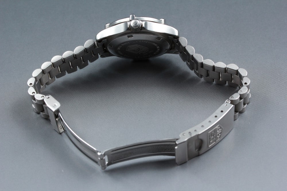 Near MINT TAG Heuer Professional 2000 962.208 Silver Quartz 28mm Ladies Watch