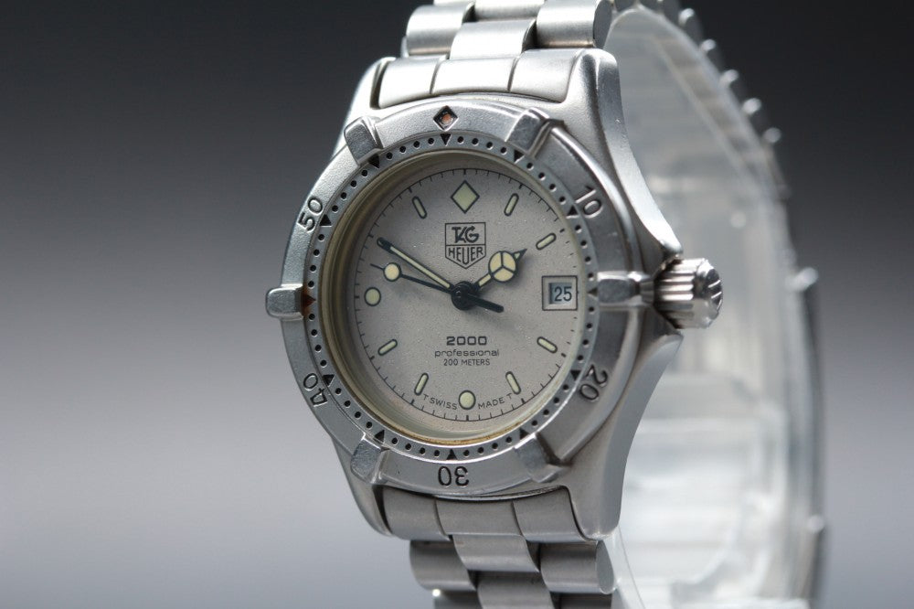 Near MINT TAG Heuer Professional 2000 962.208 Silver Quartz 28mm Ladies Watch