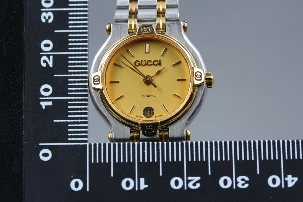 Near MINT GUCCI 9000L Gold Quartz 25mm Ladies Watch