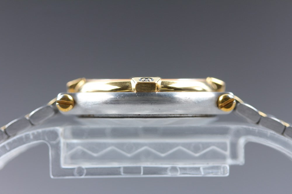 Near MINT GUCCI 9000L Gold Quartz 25mm Ladies Watch