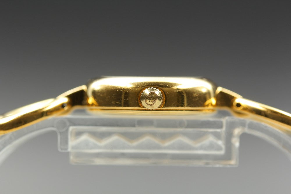 GUCCI 1600 Gold Quartz 26mm Ladies Watch
