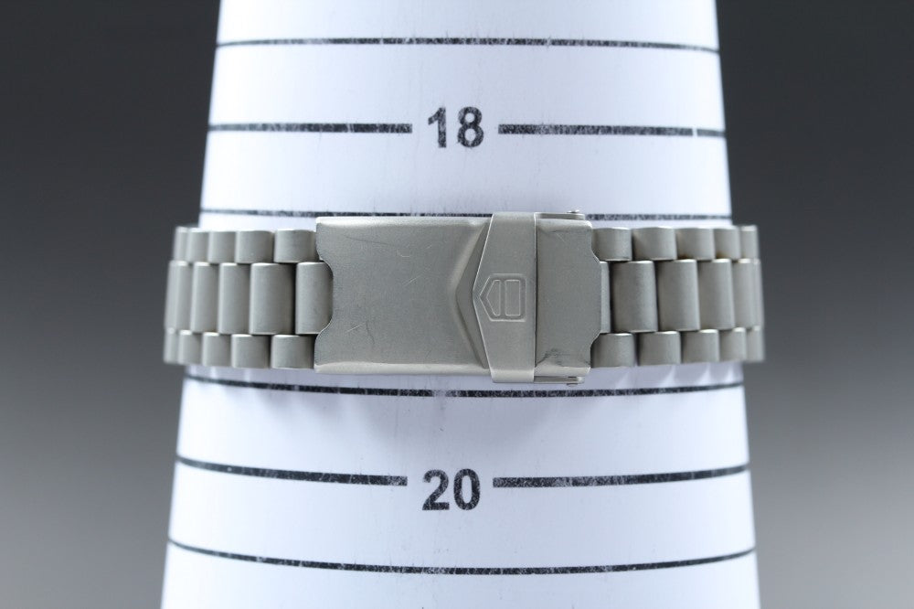 Near MINT TAG Heuer Formula 1 CA1212-R0 Silver Quartz 39mm Men's Watch