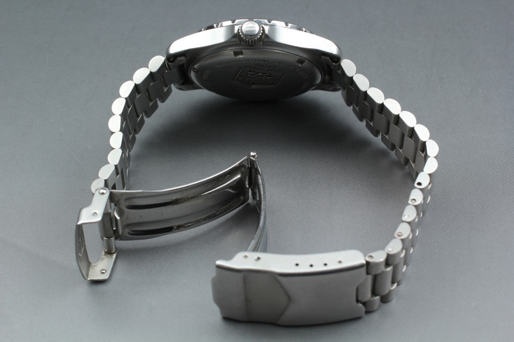 Near MINT TAG Heuer 2000 Professional 972.013-2 Silver Quartz 31.7mm Men's Watch