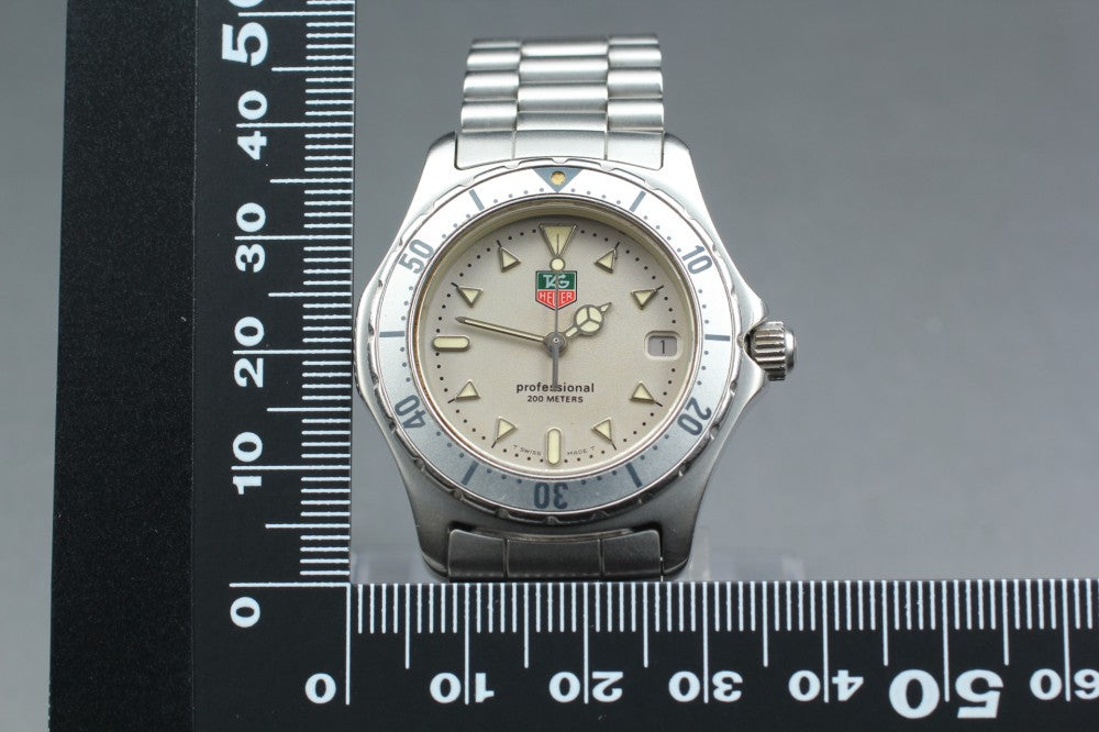 Near MINT TAG Heuer 2000 Professional 972.013-2 Silver Quartz 31.7mm Men's Watch