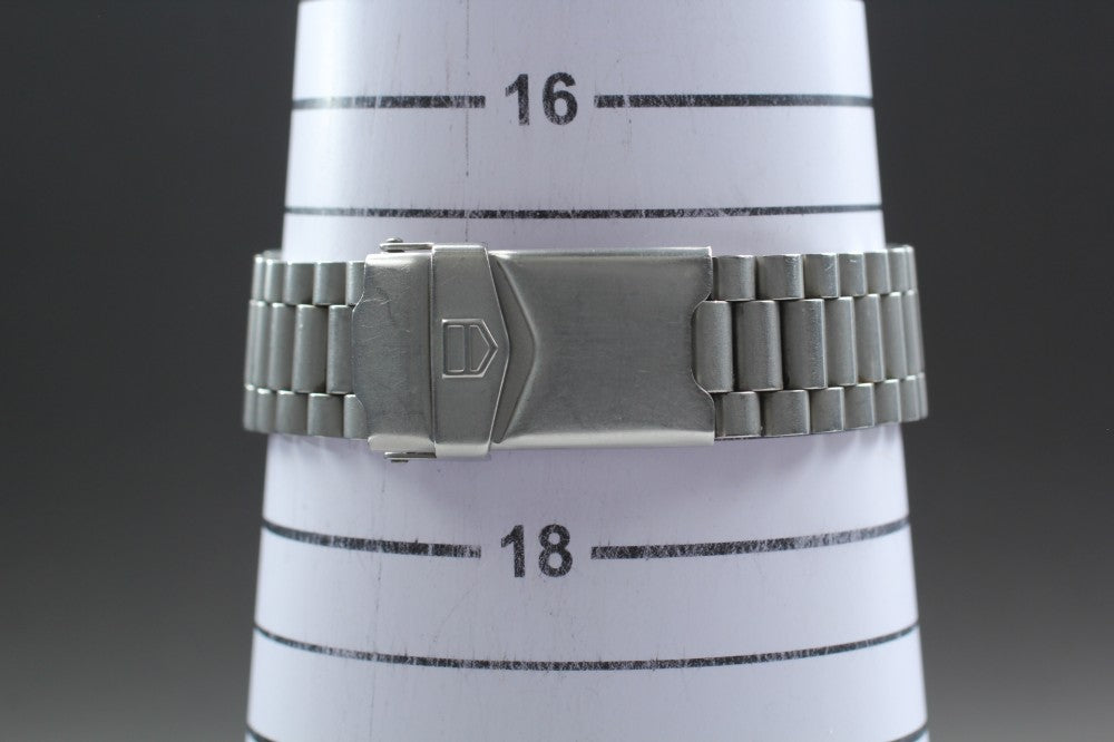 Near MINT TAG Heuer 2000 Professional 972.013-2 Silver Quartz 31.7mm Men's Watch