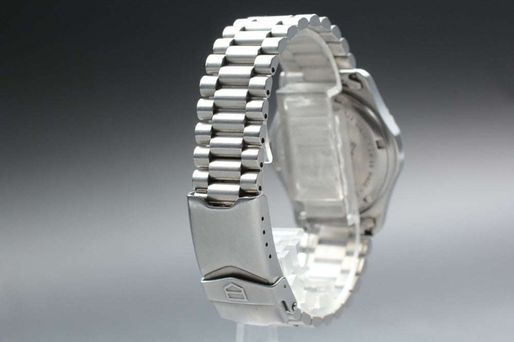 Near MINT TAG Heuer 2000 Professional 972.013-2 Silver Quartz 31.7mm Men's Watch