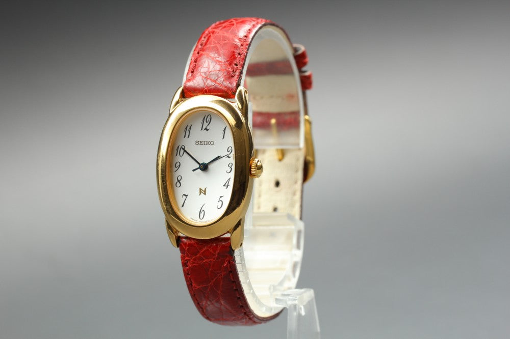 Near MINT SEIKO Noie 1F21-5B70 White Quartz 21mm Ladies Watch 1999