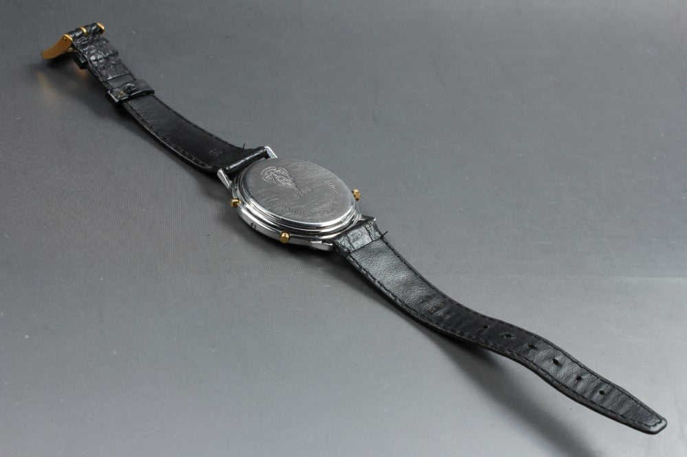 Near MINT GUCCI 8300 White Quartz 38mm Men's Watch