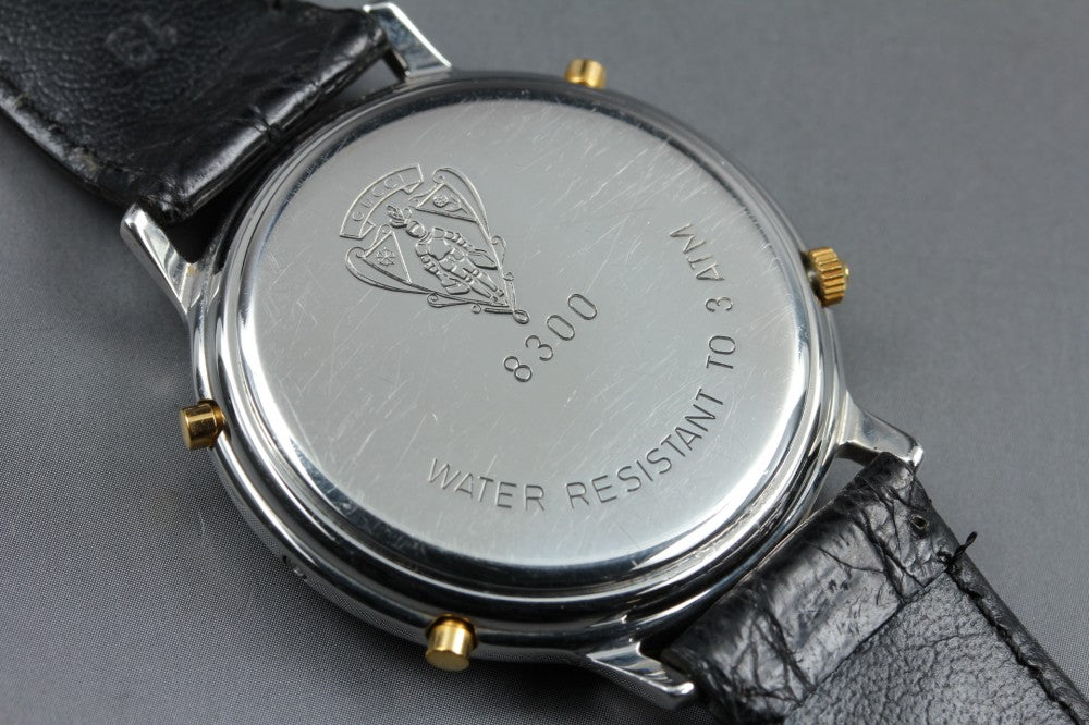 Near MINT GUCCI 8300 White Quartz 38mm Men's Watch