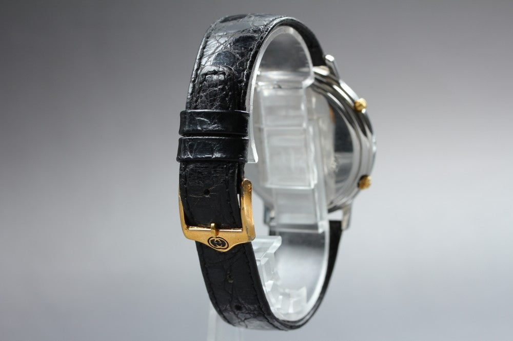 Near MINT GUCCI 8300 White Quartz 38mm Men's Watch