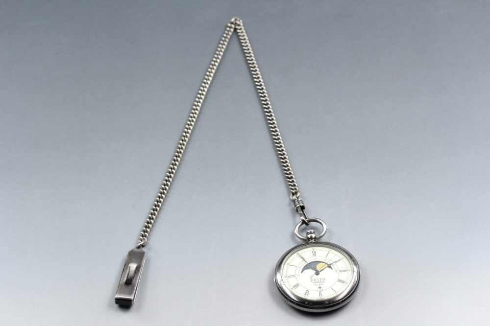 SEIKO Alba V338-0010 White Quartz 40.1mm Unisex Pocket Watch