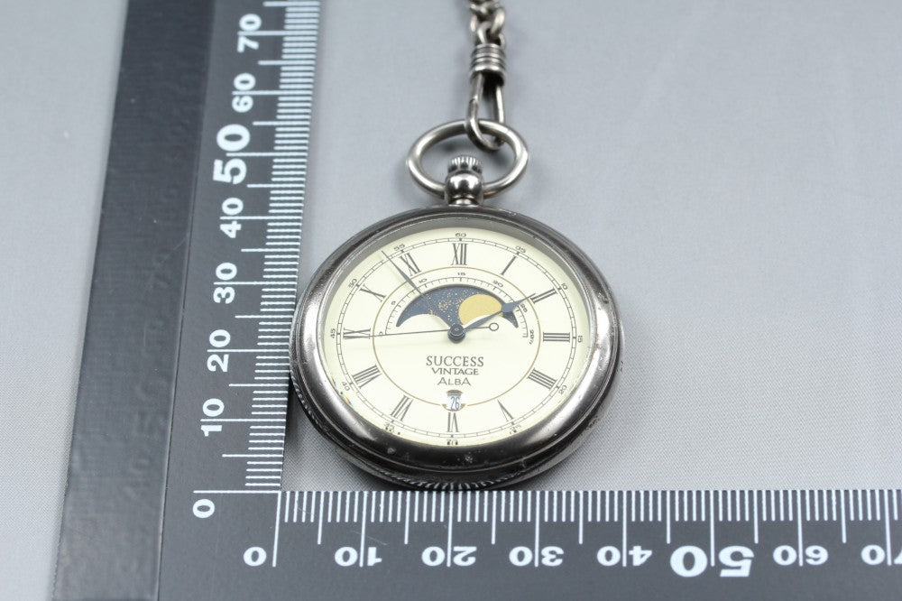 SEIKO Alba V338-0010 White Quartz 40.1mm Unisex Pocket Watch