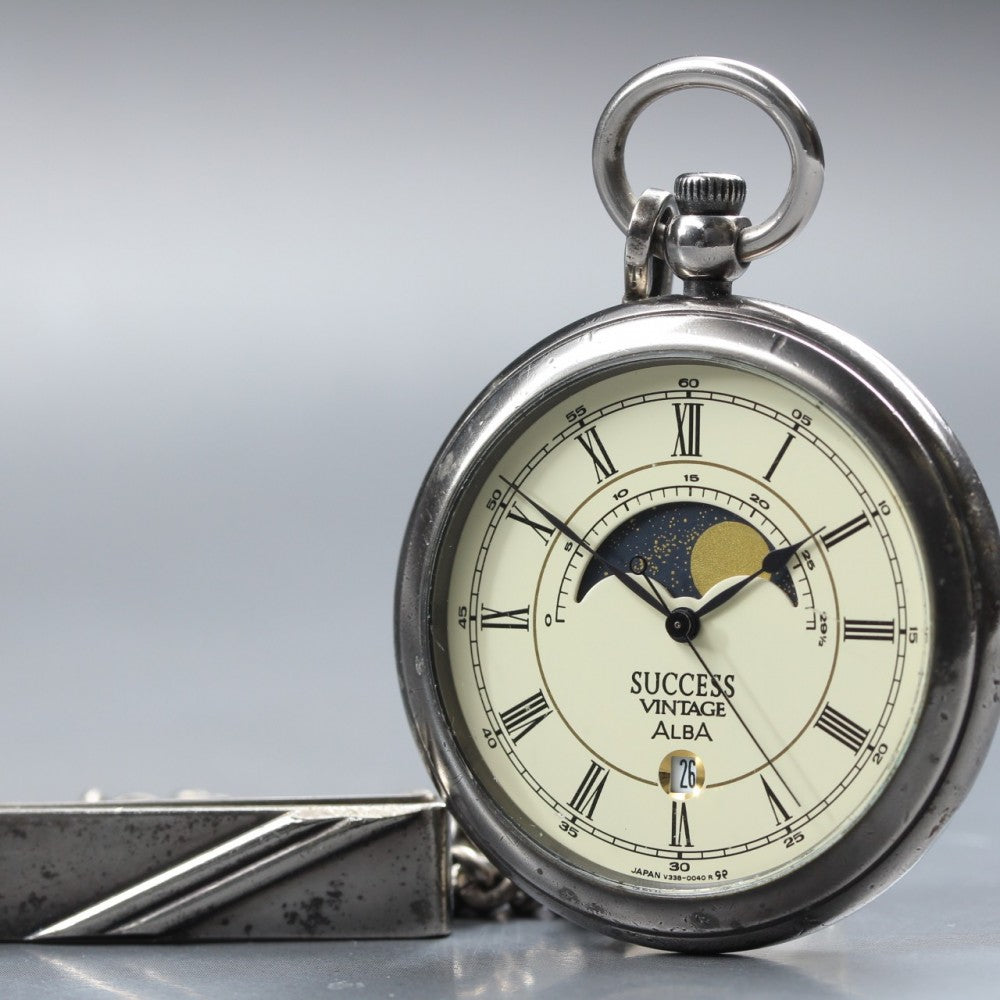 SEIKO Alba V338-0010 White Quartz 40.1mm Unisex Pocket Watch