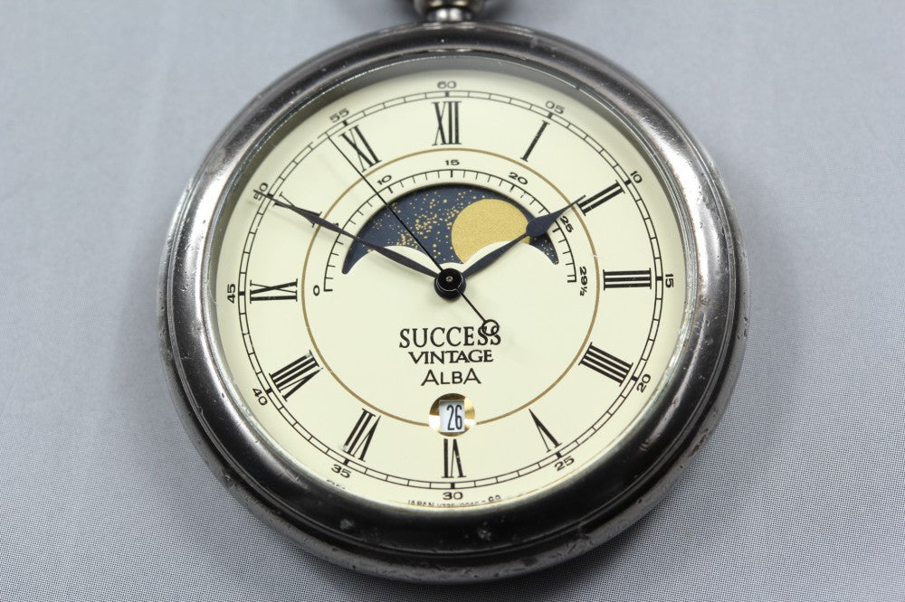 SEIKO Alba V338-0010 White Quartz 40.1mm Unisex Pocket Watch
