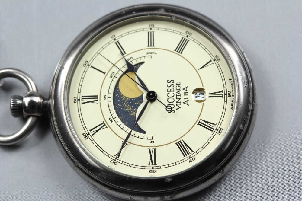 SEIKO Alba V338-0010 White Quartz 40.1mm Unisex Pocket Watch