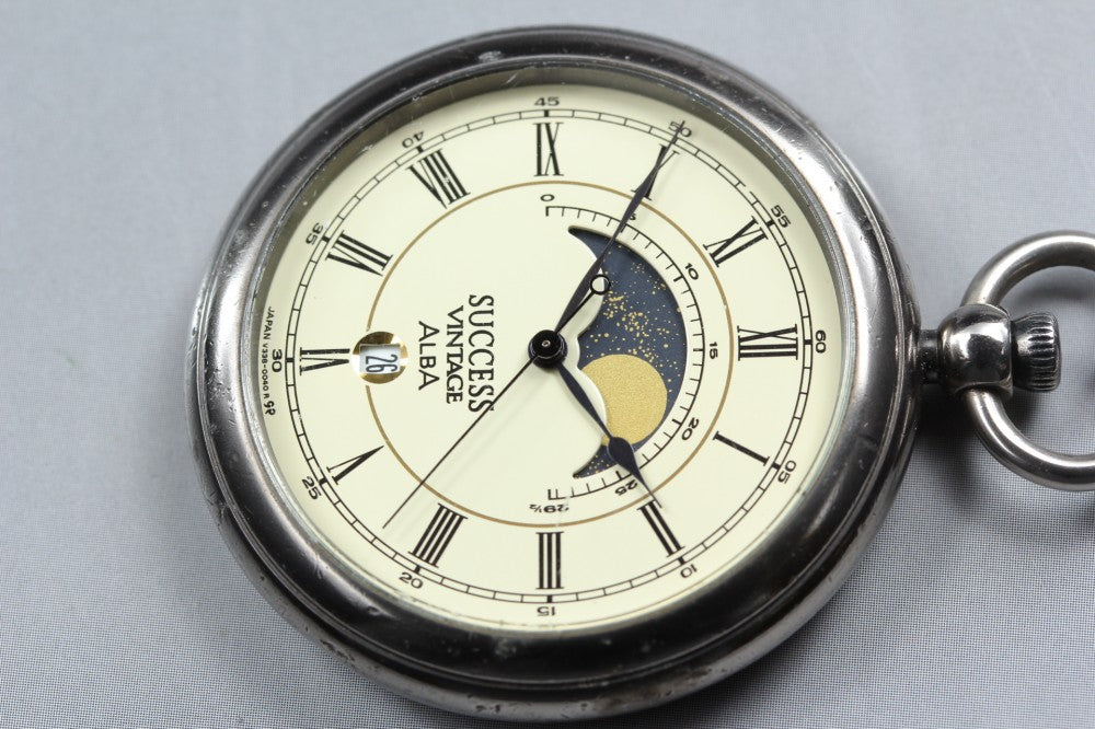 SEIKO Alba V338-0010 White Quartz 40.1mm Unisex Pocket Watch