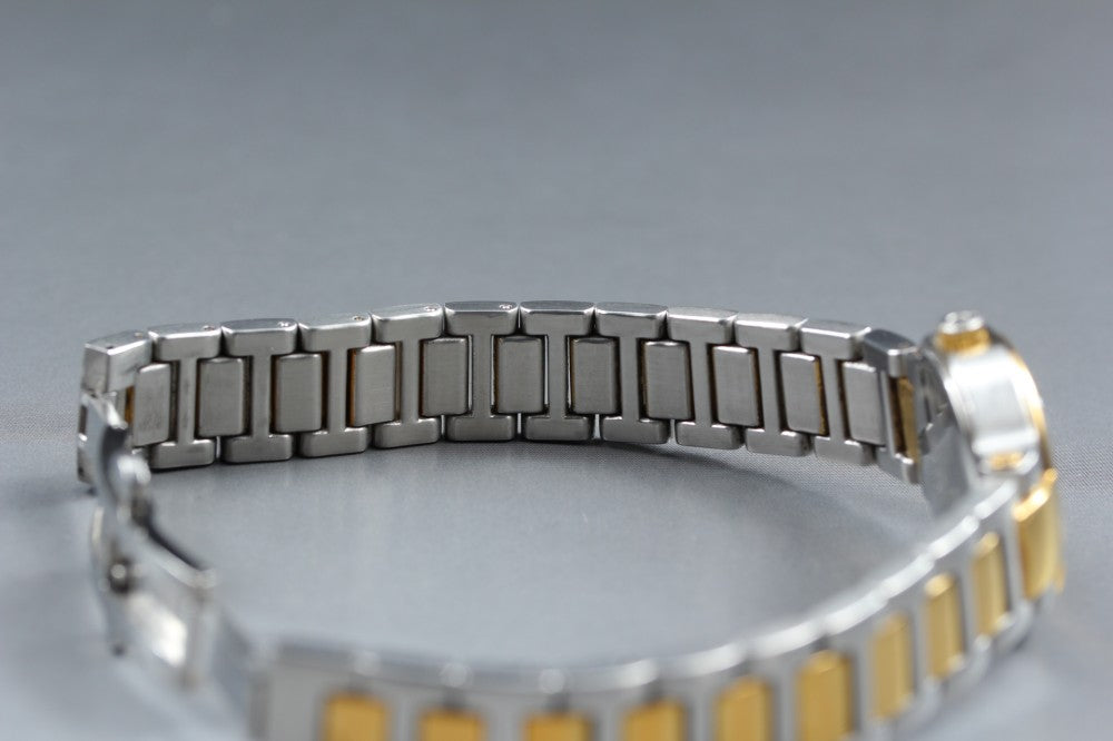 Near MINT GUCCI 8900L Black Quartz 26mm Ladies Watch