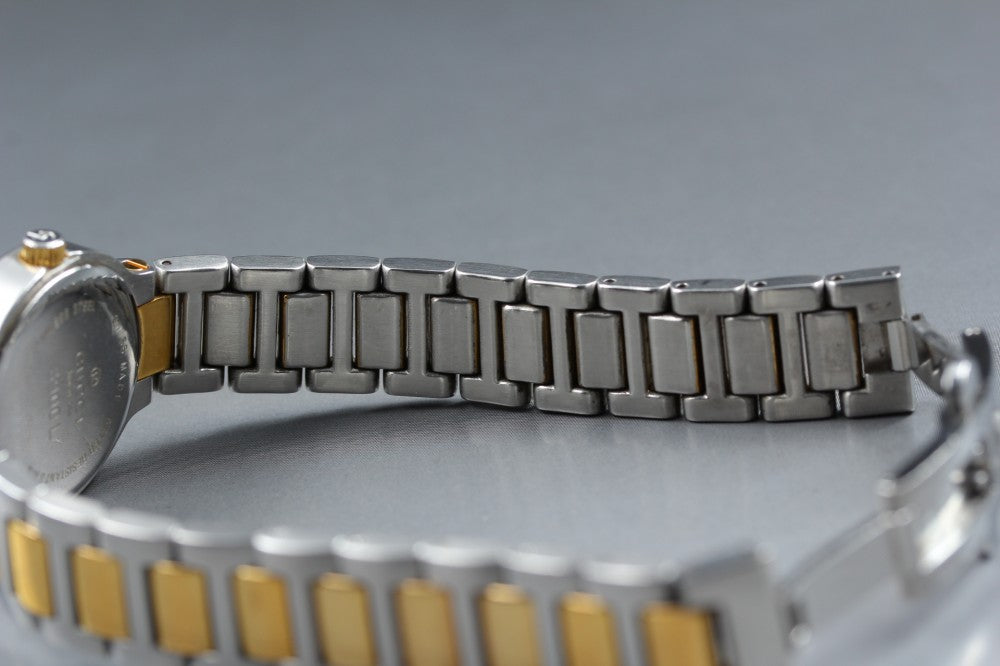 Near MINT GUCCI 8900L Black Quartz 26mm Ladies Watch
