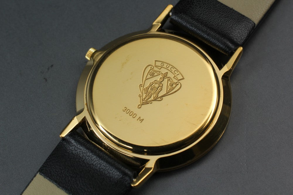 Near MINT GUCCI 3000M Red Quartz 33mm Men's Watch