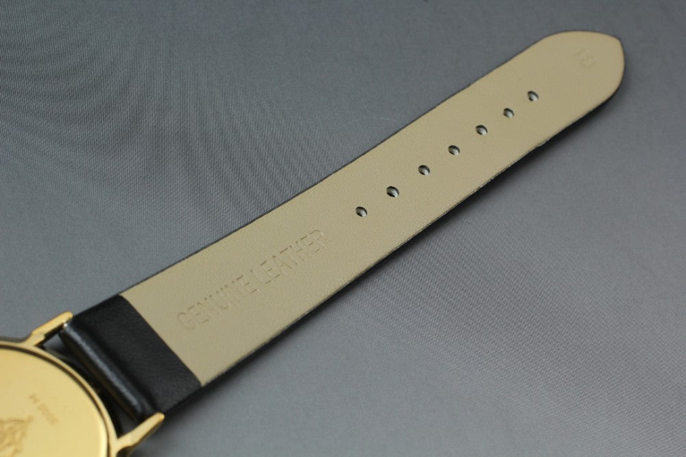 Near MINT GUCCI 3000M Red Quartz 33mm Men's Watch