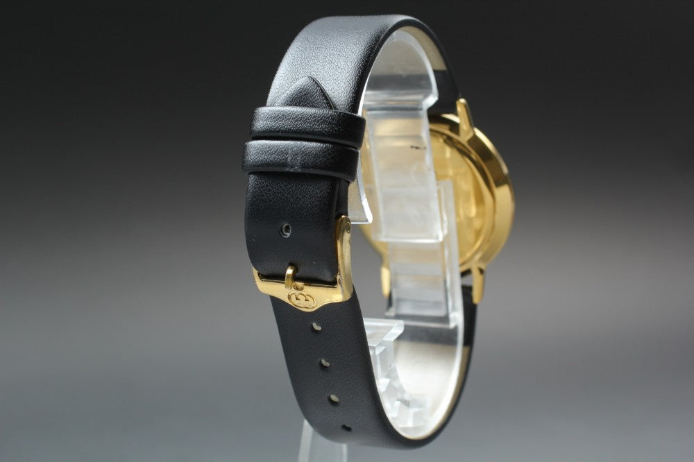 Near MINT GUCCI 3000M Red Quartz 33mm Men's Watch