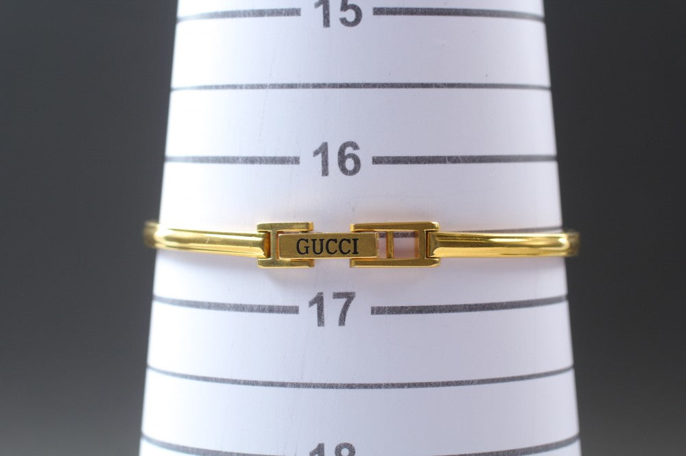 Near MINT GUCCI Change Bezel 11/12 White Quartz 25.7mm Ladies Watch