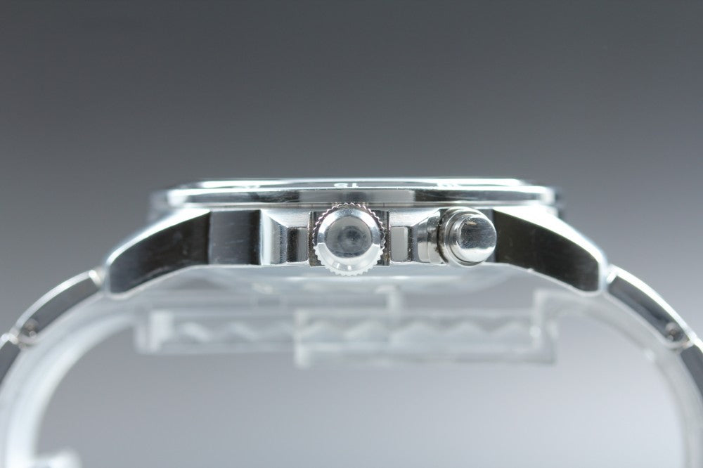 Near MINT SEIKO 5M82-0AK0 White Quartz 42.8mm Men's Watch
