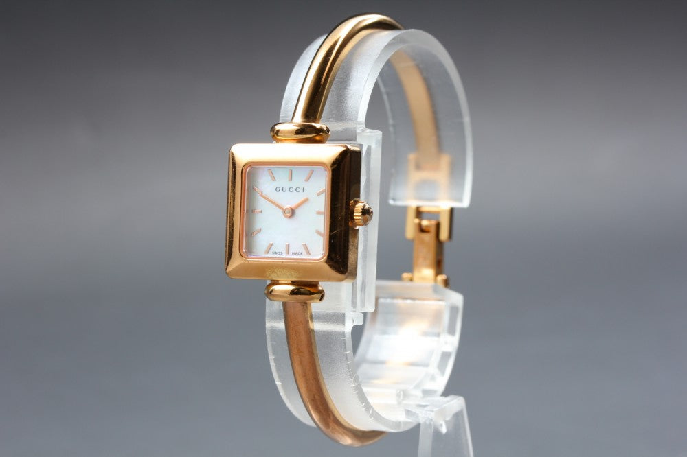 GUCCI 1900L White Mother of Pearl Quartz 19.4mm Ladies Watch