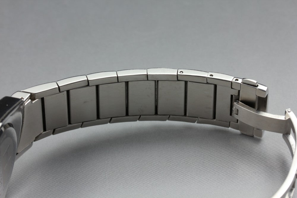 Near MINT HAMILTON Ventura H244110/H24411132 Black Quartz 32.4mm Men's Watch