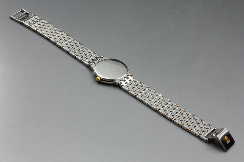 Near MINT UNIVERSAL GENEVE Country Club 07-0002-004 White Quartz 25.5mm Ladies Watch